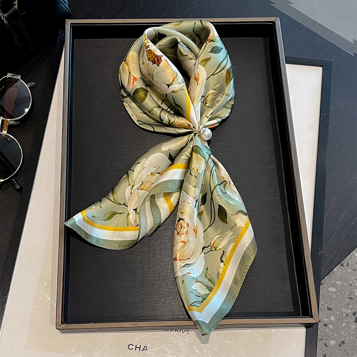 Designer Floral Square 65cm Ne - Bandana Cotton 评论和价格