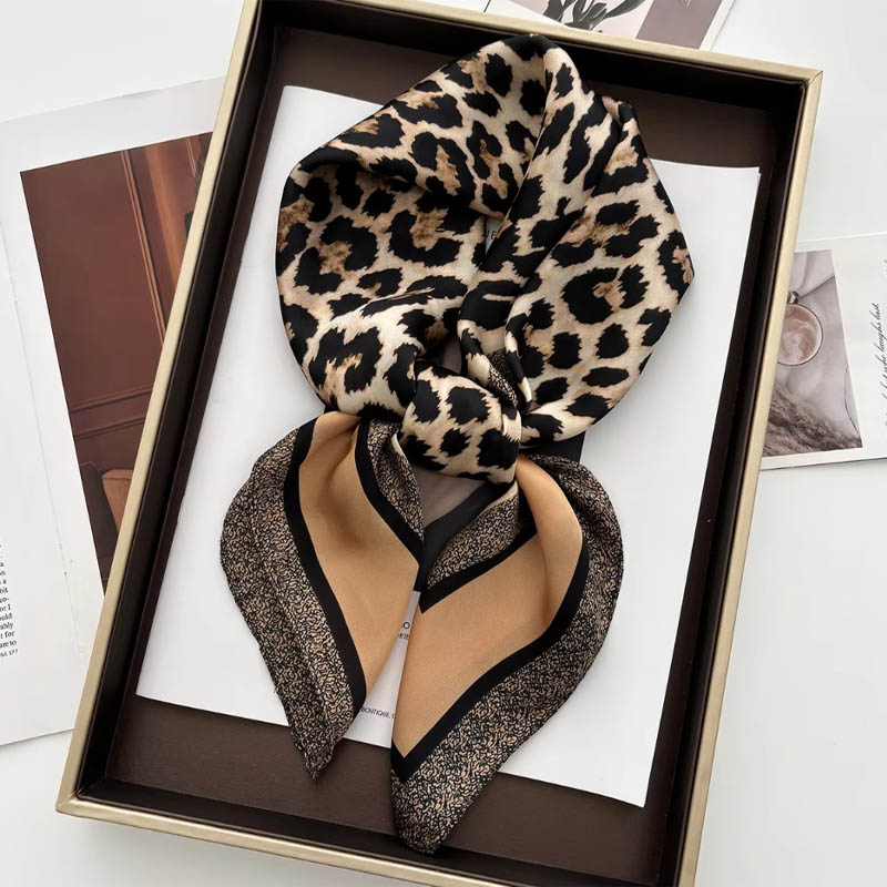 Luxury Leopard Print Female Sa - Ascot Neck Scarf 评论和价格