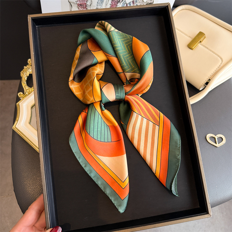 2026 New Geometry Print Silk S - Ascot Neck Scarf 评论和价格