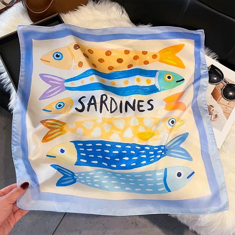 Fashion Fish Pattern Square Si - Ascot Neck Scarf 评论和价格