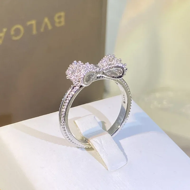 Fancy Bow Ring with Dazzling C - Tie Clip Silver 评论和价格